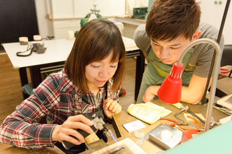 【台中Chichic七柒金工】 自己DIY項鍊/手環/戒指送禮超適合，還有超美的手作陶器喔！